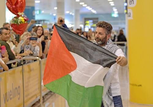 Israel-deporta-a-dos-activistas-de-la-Flotilla-Global-Sumud-tras-su-detencion-en-alta-mar
